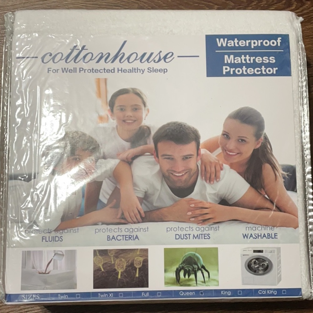 New mattress protector (queen)
